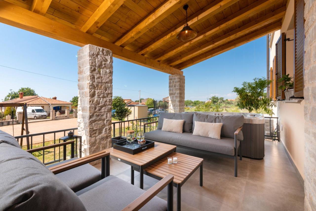 פורץ Holiday Home Maslina מראה חיצוני תמונה