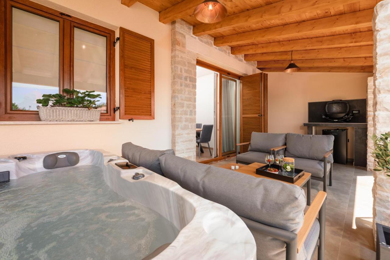 פורץ Holiday Home Maslina מראה חיצוני תמונה